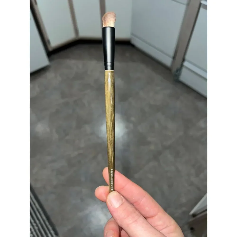 Rose And Ben Beauty C31 Black Spot Concealer Brush For Effortless Blending